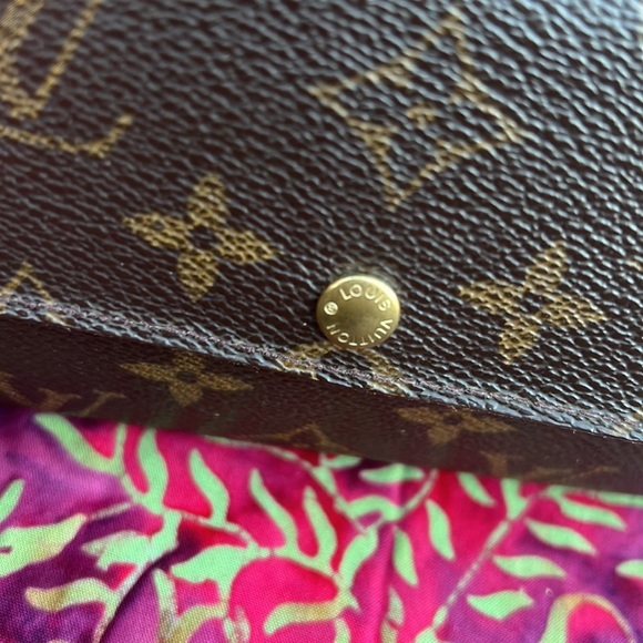 Louis Vuitton Monogram Sarah Wallet - Picture 3 of 17